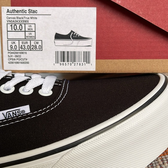 Vans Men’s Authentic Stacked
Canvas Black/True White
VN0A5KXXBMX
Platforms - Picture 16 of 16